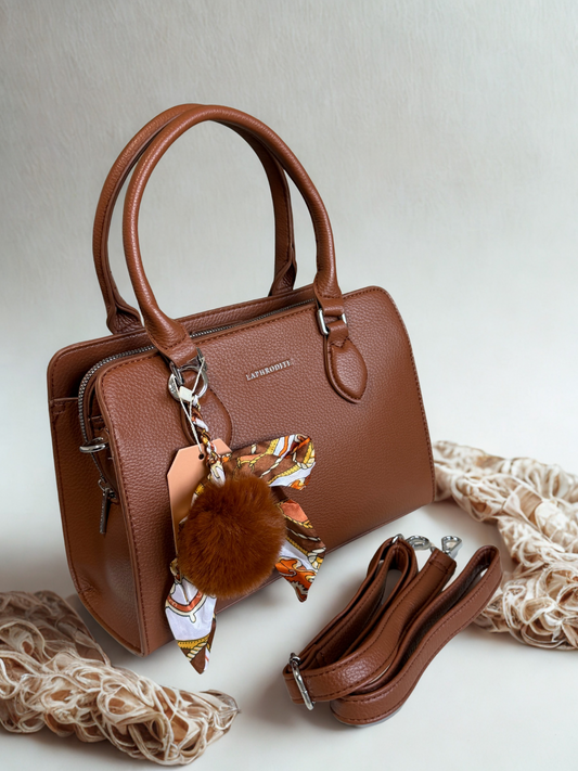 Damenhandtasche aus veganem Leder – mit Bag Charm, abnehmbarem Schulterriemen & Umhängefunktion